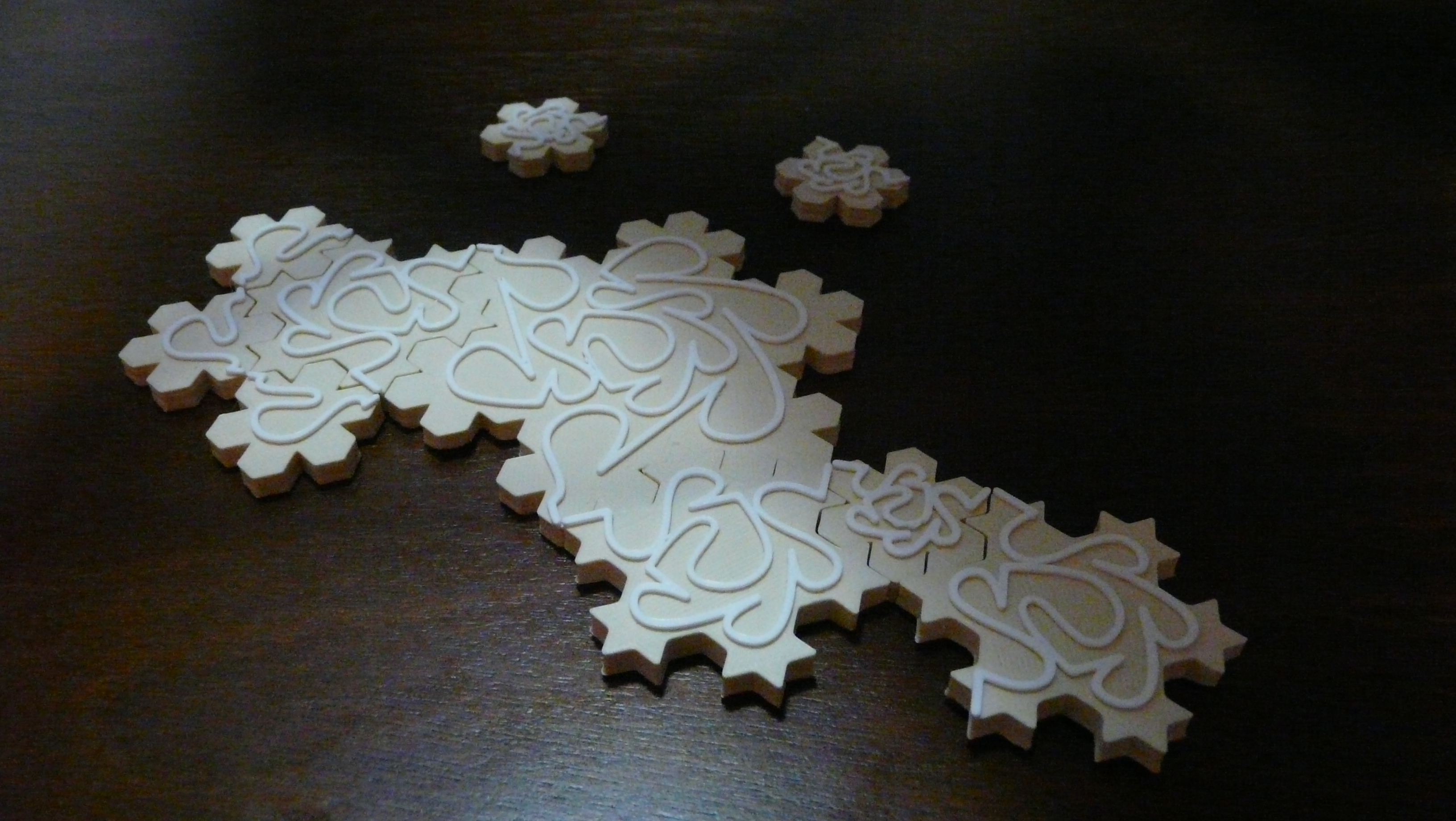 Cover picture for Infinite Puzzle - Koch Snowflakes