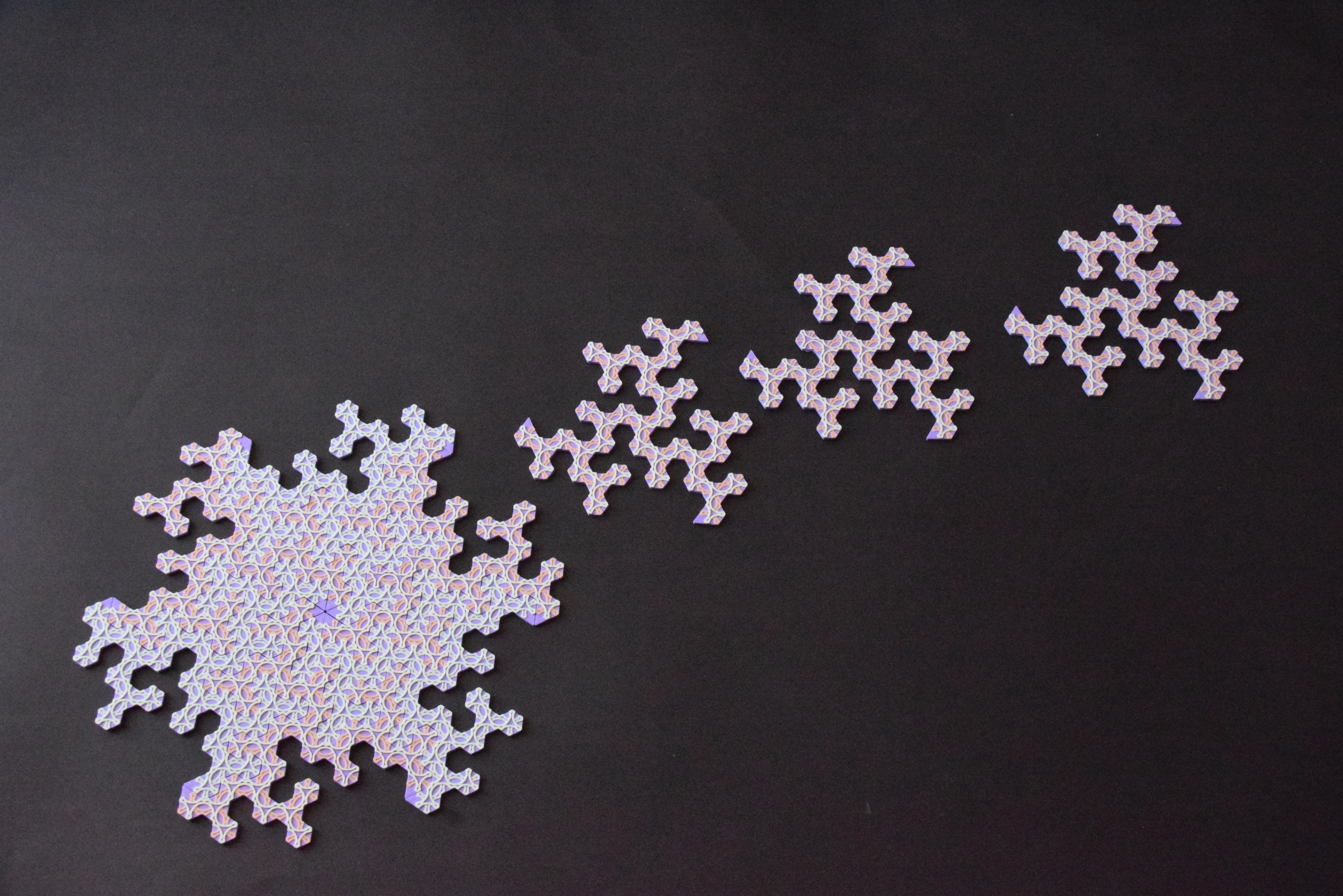 Cover picture for Perpetual Braid (Fractal tiling)